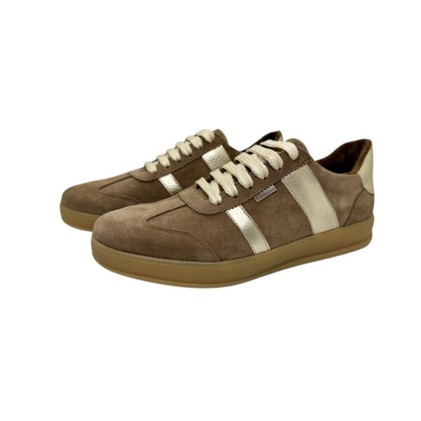 Zapatilla Tabbuso Enna de gamuza avellana con apliques champagne