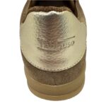 Zapatilla Tabbuso Enna de gamuza avellana con apliques champagne